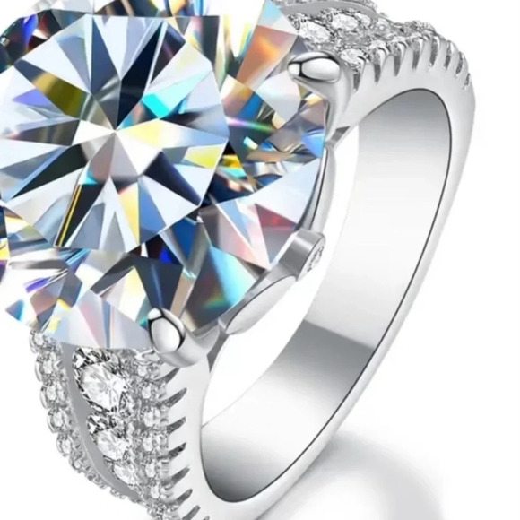 925 Sterling Silver 10ct Moissanite Ring, Fast Creative Ring, with box - Picture 3 of 10